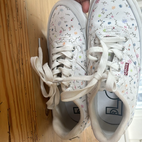 New was gifted , could not fit , good condition - Picture 3 of 4